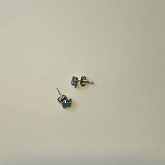 Girls crew puppy studs - Picture 2 of 3